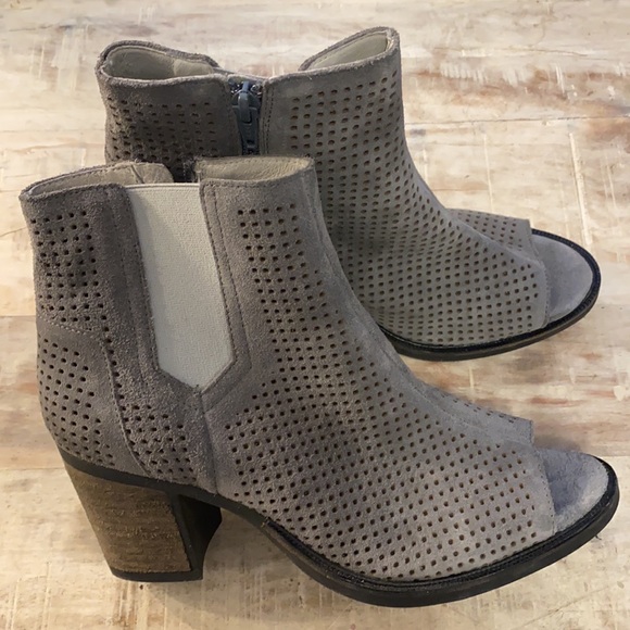 Bos.Co Grey perforated peep toe ankle boots - Picture 2 of 10